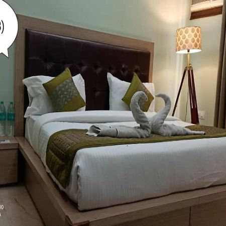 Oyo 74401 Aster Garden Suites 델리 외부 사진