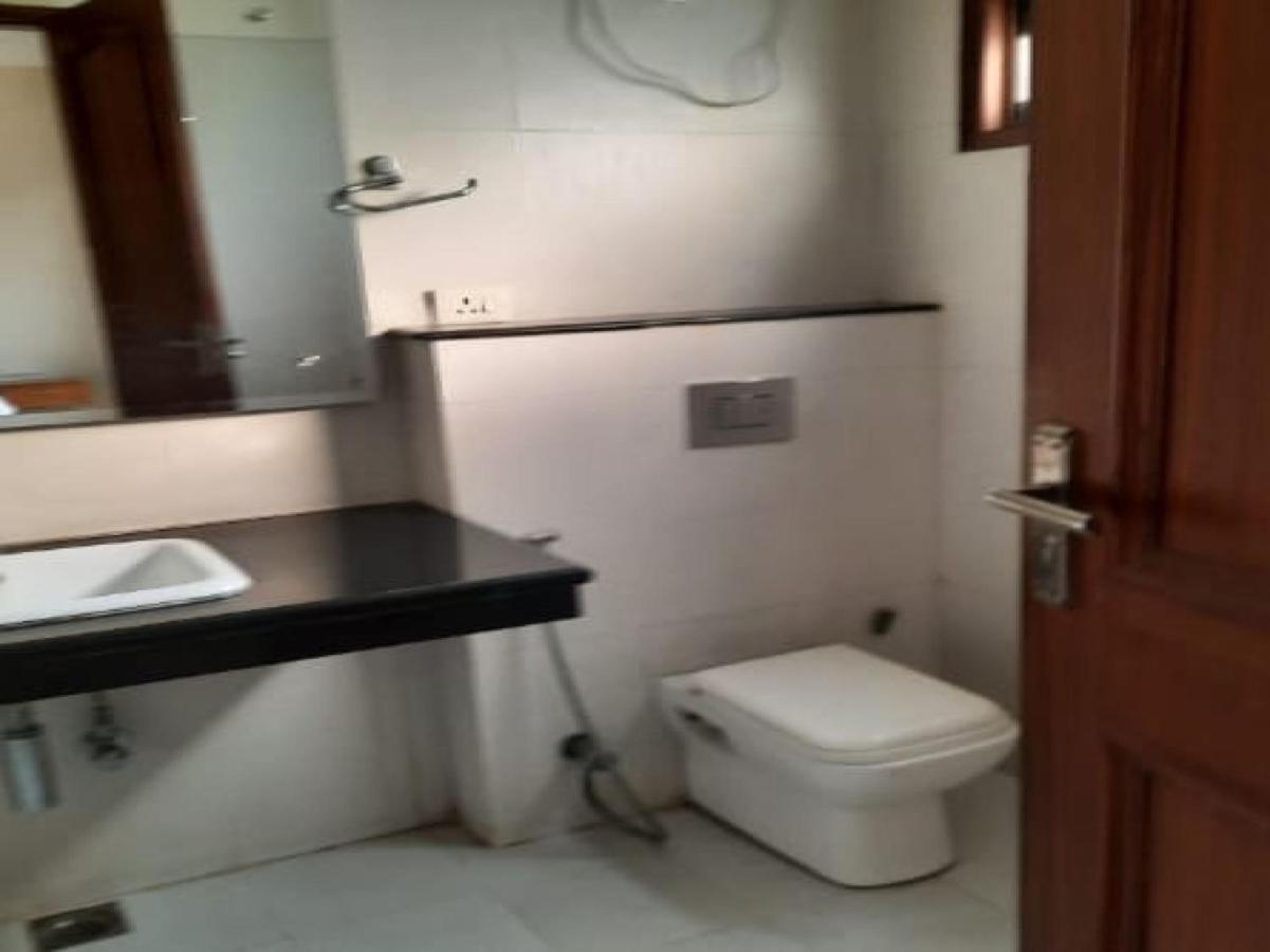 Oyo 74401 Aster Garden Suites 델리 외부 사진