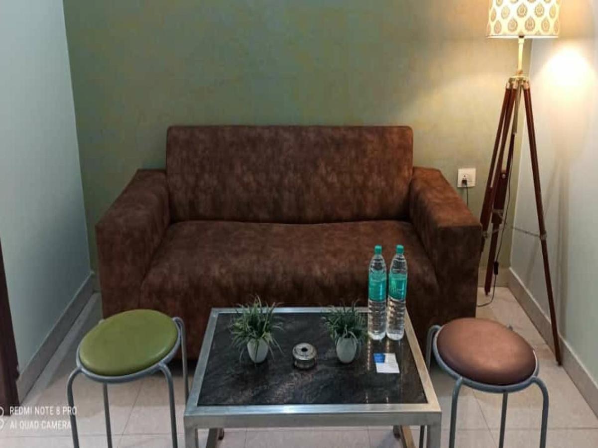Oyo 74401 Aster Garden Suites 델리 외부 사진
