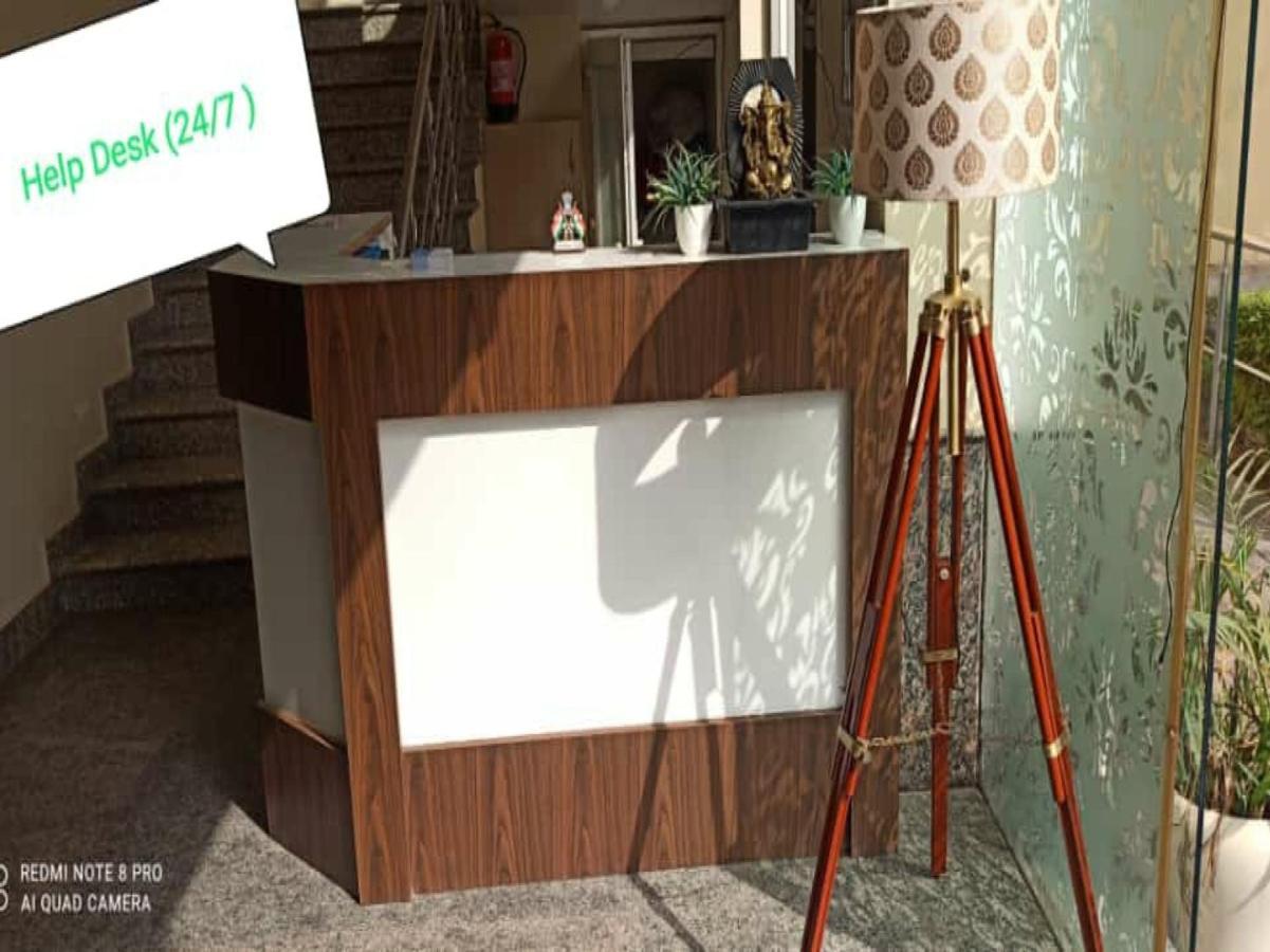 Oyo 74401 Aster Garden Suites 델리 외부 사진