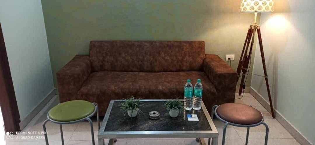 Oyo 74401 Aster Garden Suites 델리 외부 사진