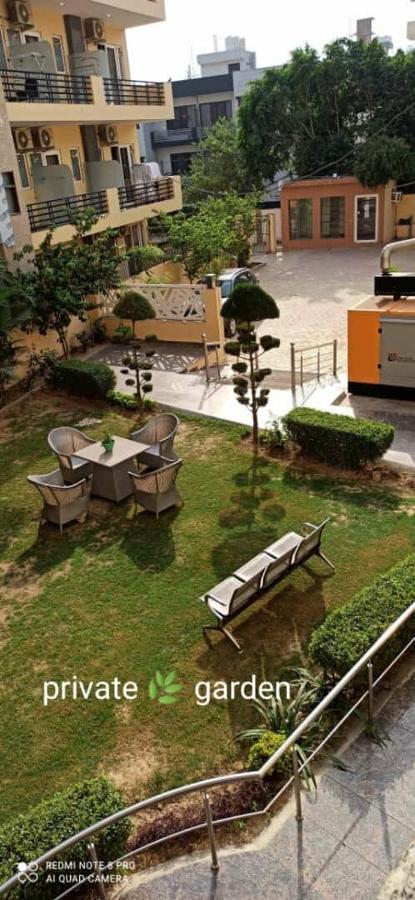 Oyo 74401 Aster Garden Suites 델리 외부 사진
