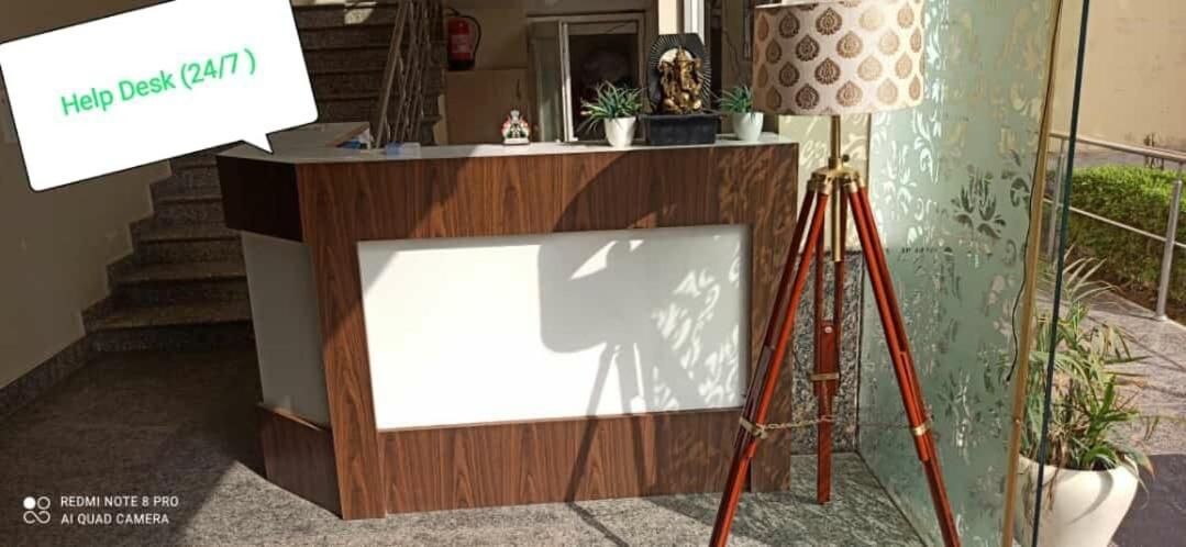 Oyo 74401 Aster Garden Suites 델리 외부 사진