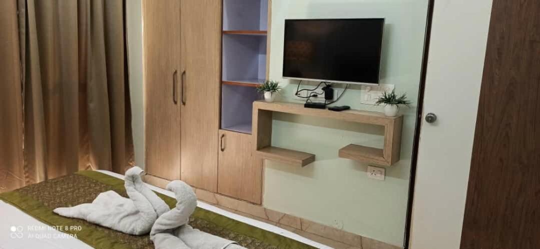 Oyo 74401 Aster Garden Suites 델리 외부 사진