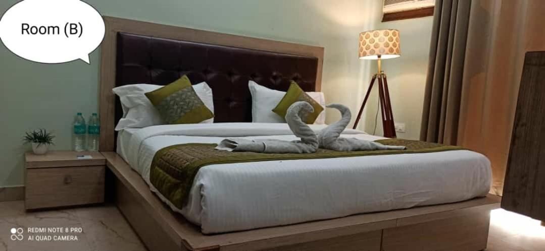 Oyo 74401 Aster Garden Suites 델리 외부 사진