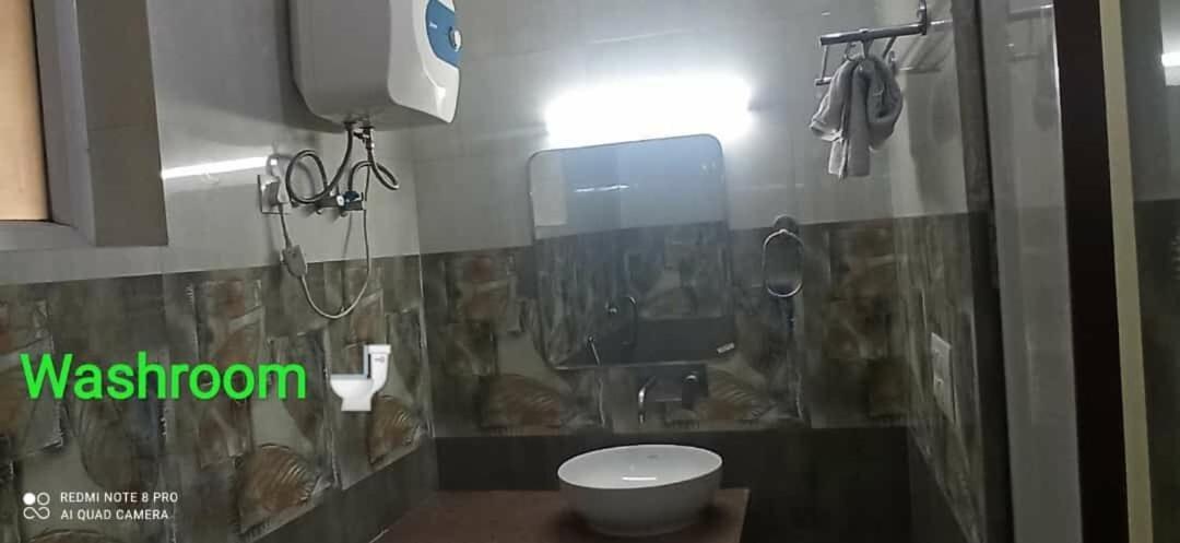 Oyo 74401 Aster Garden Suites 델리 외부 사진